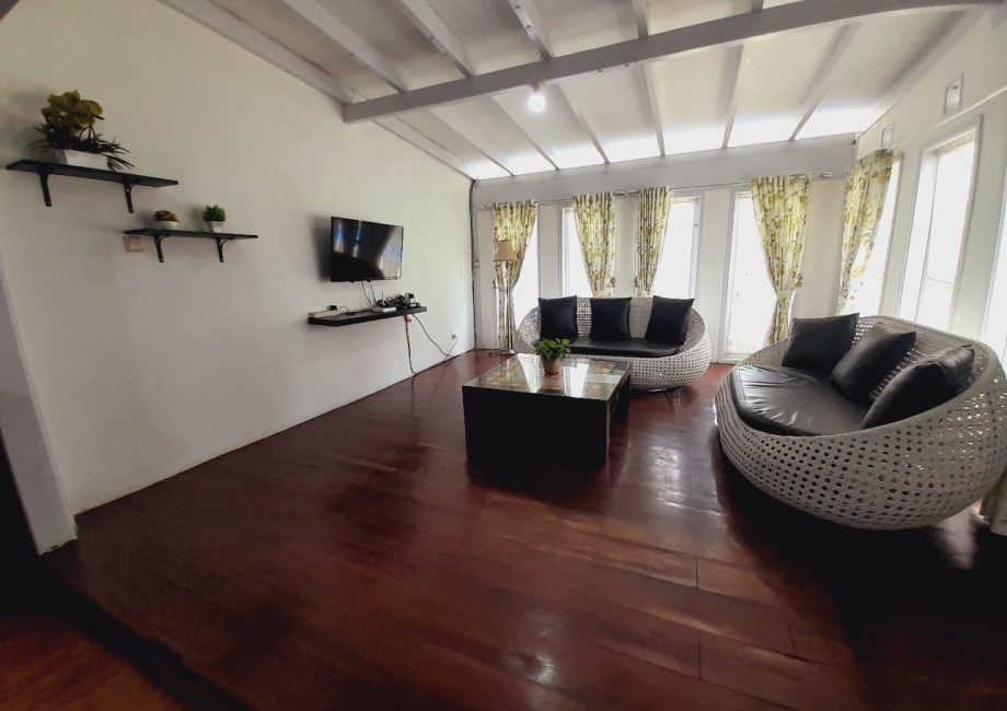 “Datang dan Rayakan di Villa Kami”